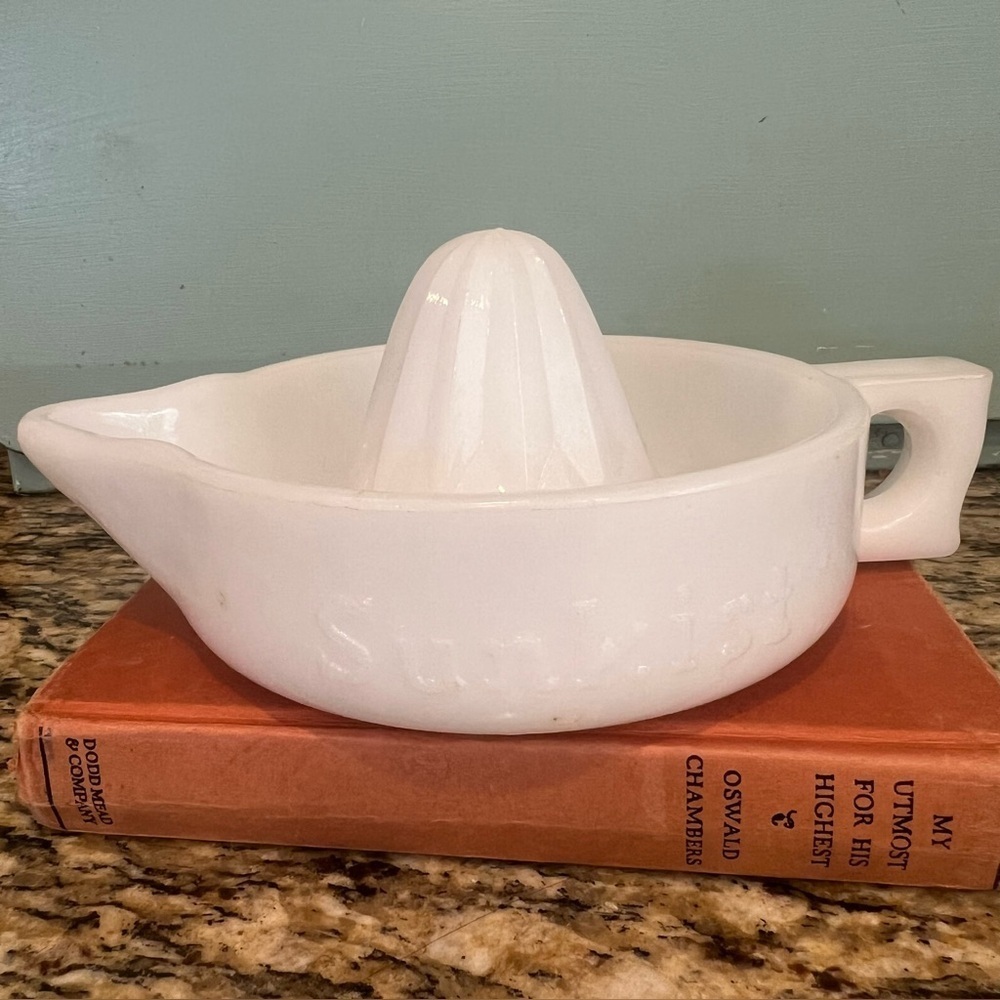 Vintage SUNKIST LOGO Thatcher  Milk Glass Juicer Reamer Extractor USA Made
